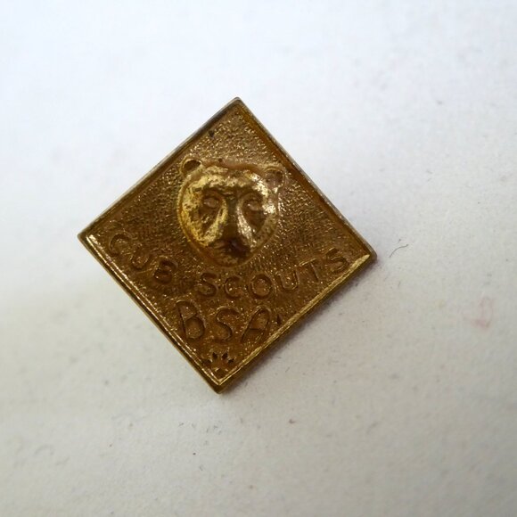 VINTAGE BOY SCOUTS OF AMERICA SCARF SLIDE & CUB BOBCAT SCOUTS PIN LOT (USED) - Picture 4 of 10